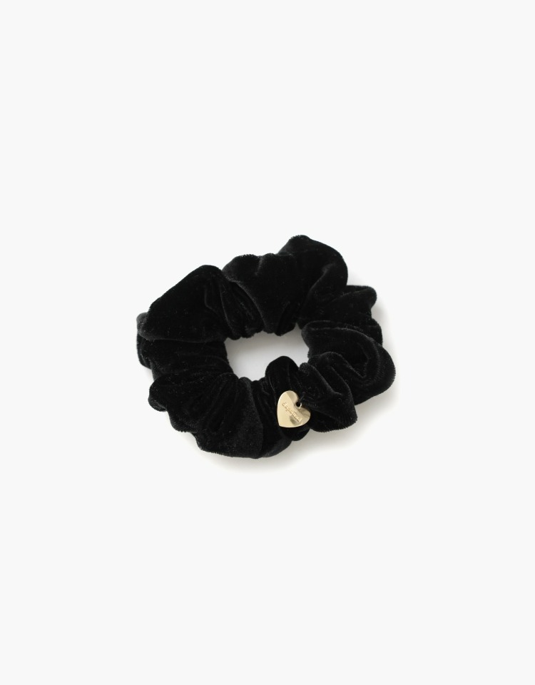 [예약배송 10/10]heart charm scrunchie - black velvet
