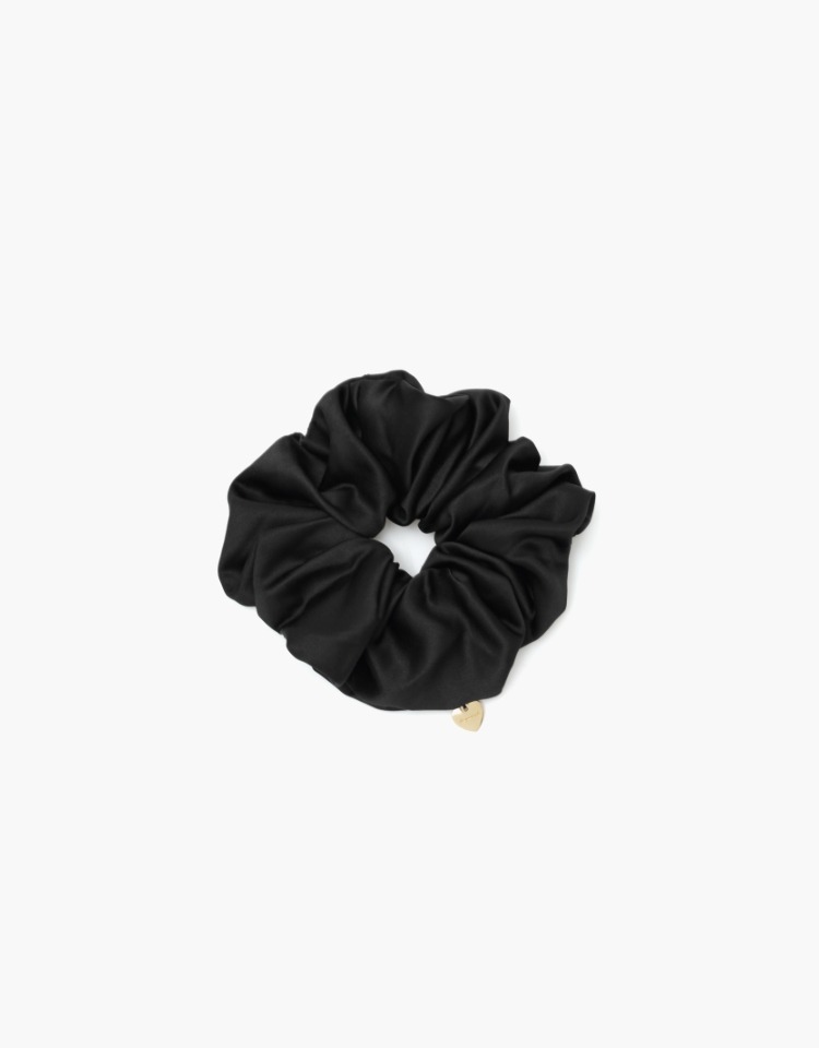 heart charm scrunchie - black